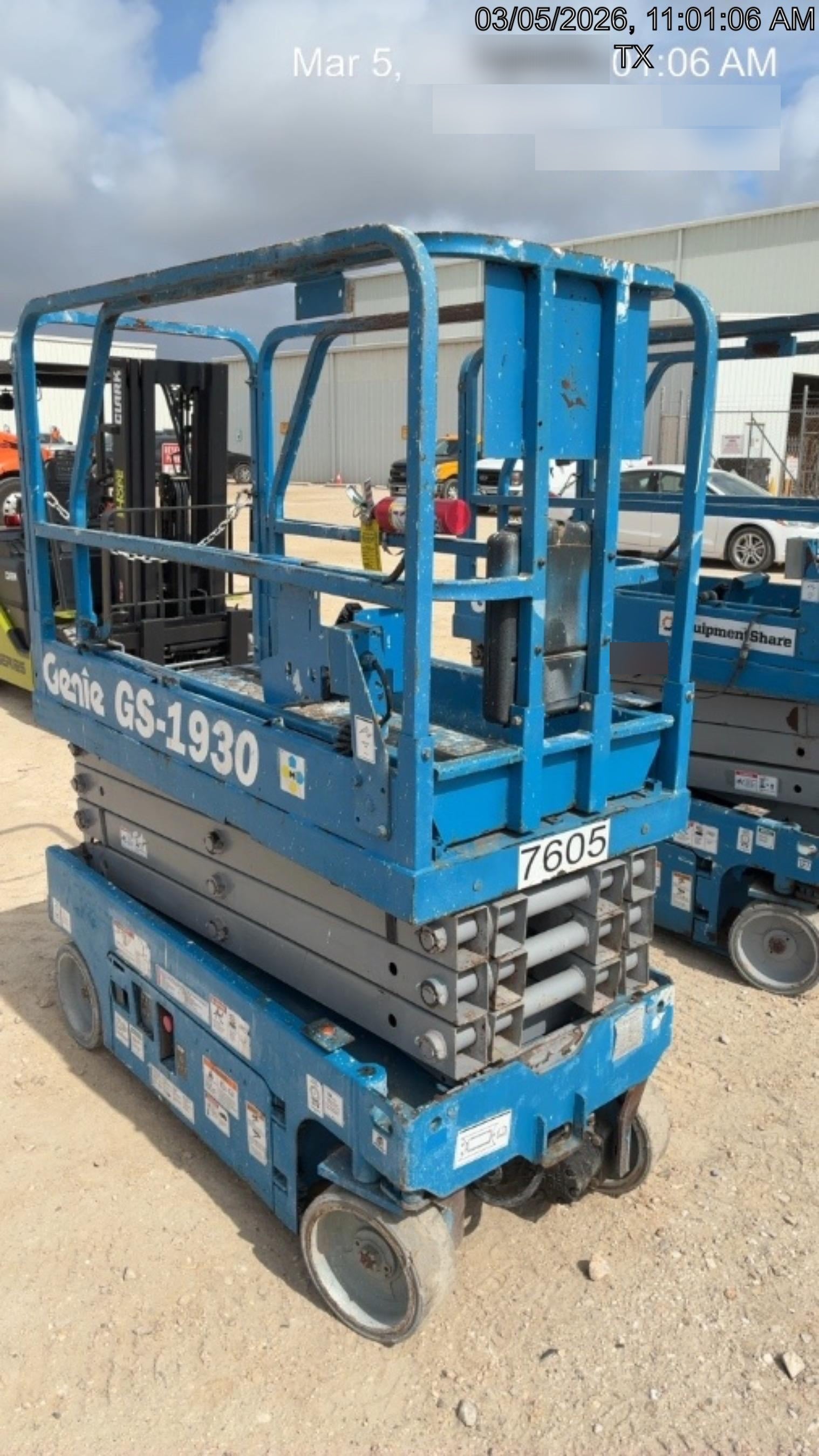 2017 Genie GS-1930 Genie GS-1930 Lift w/Fixed Rail and Chain Entry