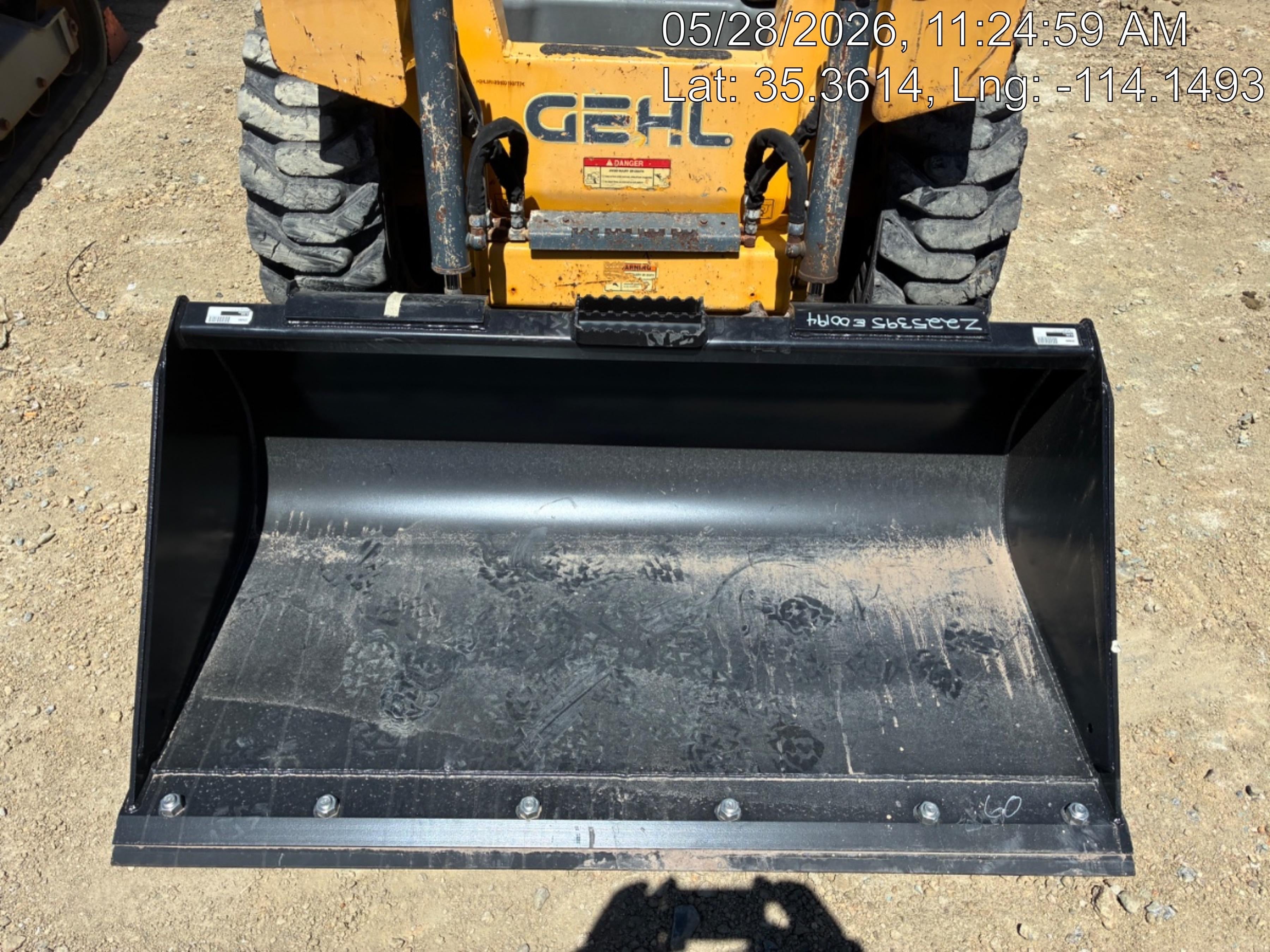 2016 GEHL R135