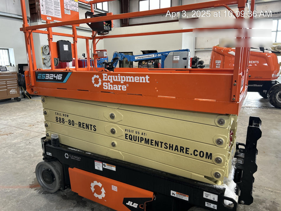 2025 JLG ES3246