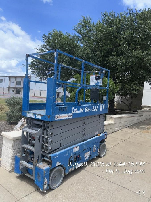 2017 Genie GS-3232 Genie GS3232 Lift w/Folding Rails and Swing Gate