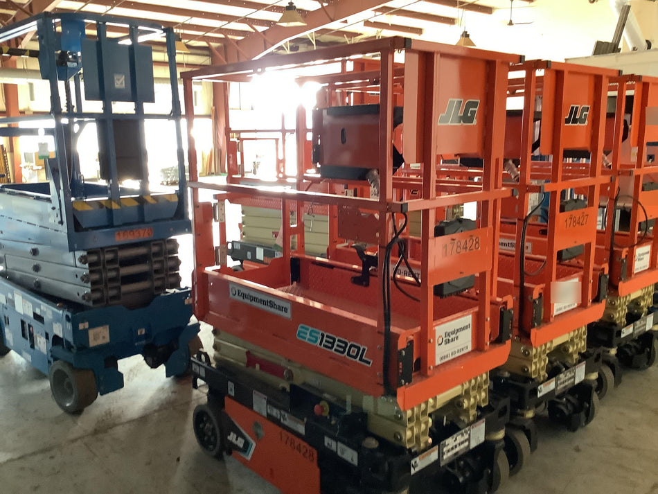 2021 JLG ES1330L