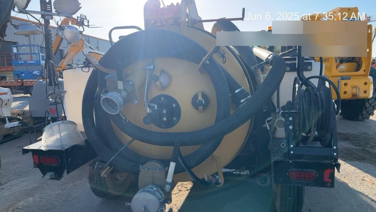 2023 VAC-TRON LP573XDT