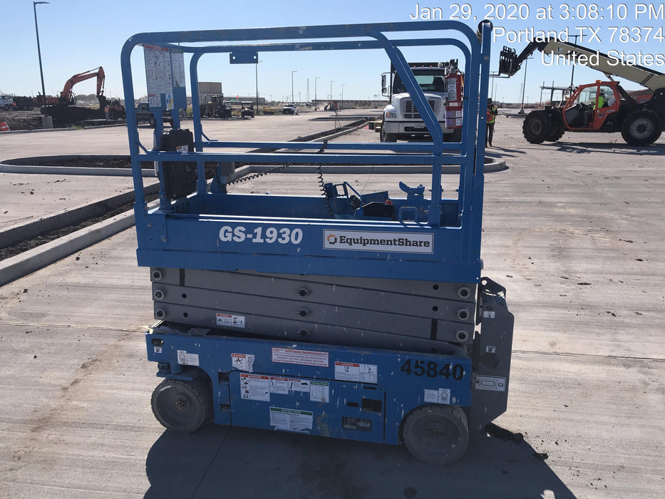 2019 Genie GS-1930 Fixed rails with chain Entry