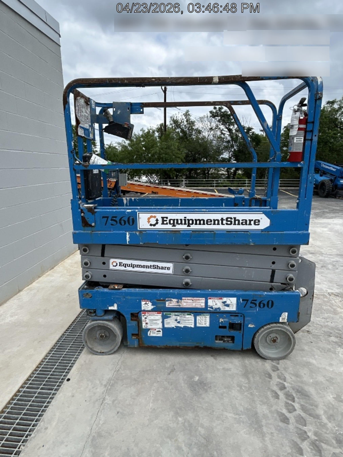 2017 Genie GS-1930 Genie GS-1930 Lift w/Fixed Rail and Chain Entry