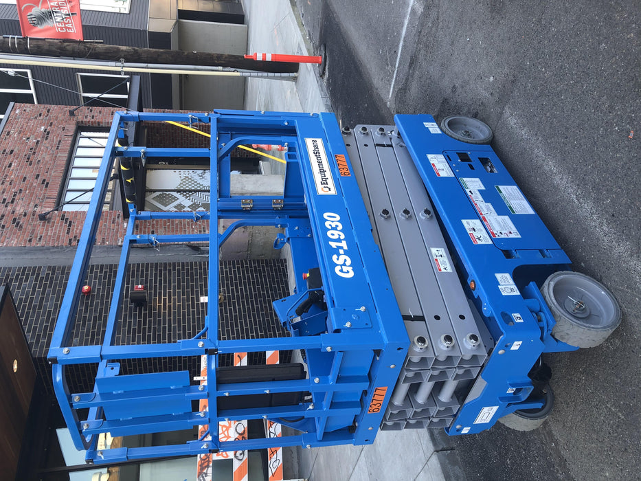 2020 Genie GS-1930 Solid Non Marking Tires, Beacon, Folding rails with half height swing gate, 800W Inverter