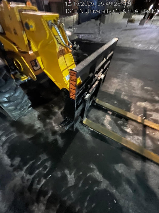 2025 ARROW MATERIAL HANDLING 24" Pallet Fork Frame