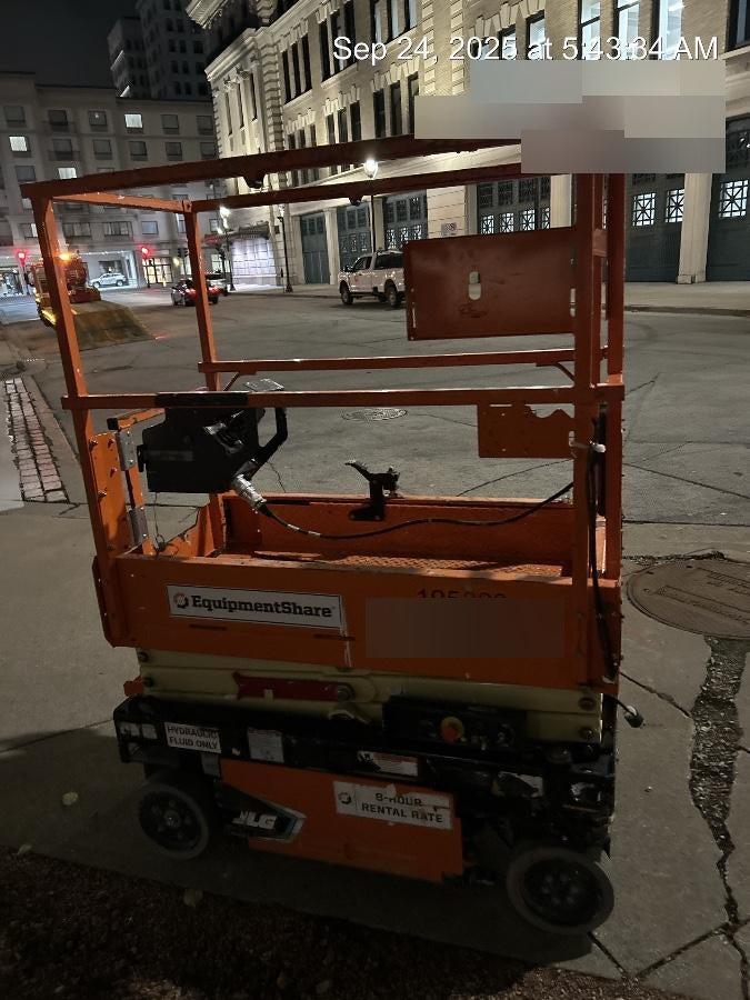 2021 JLG ES1330L