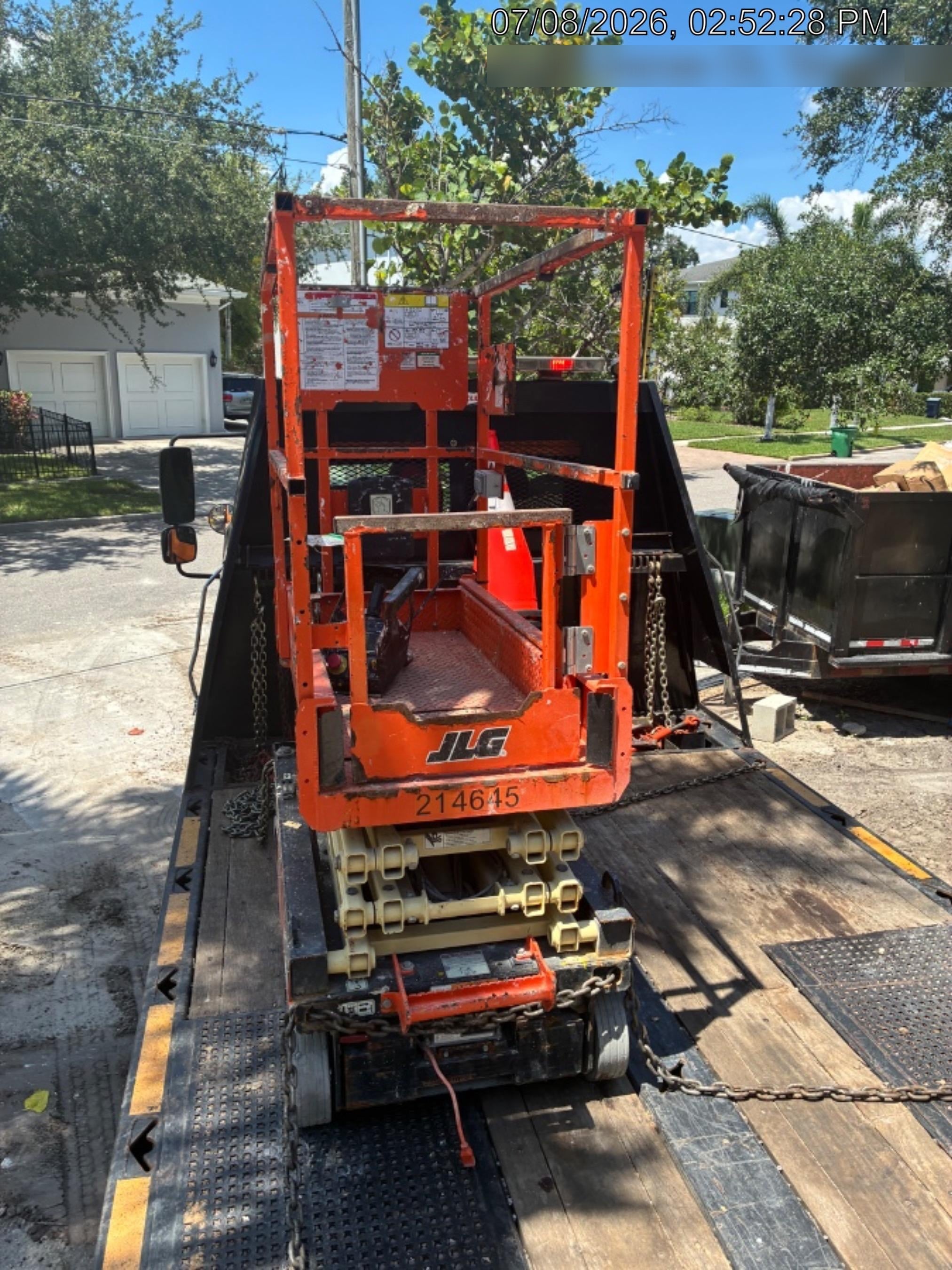 2022 JLG ES1330L