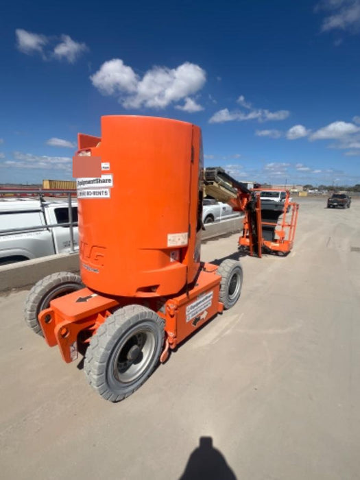 2019 JLG E300AJP