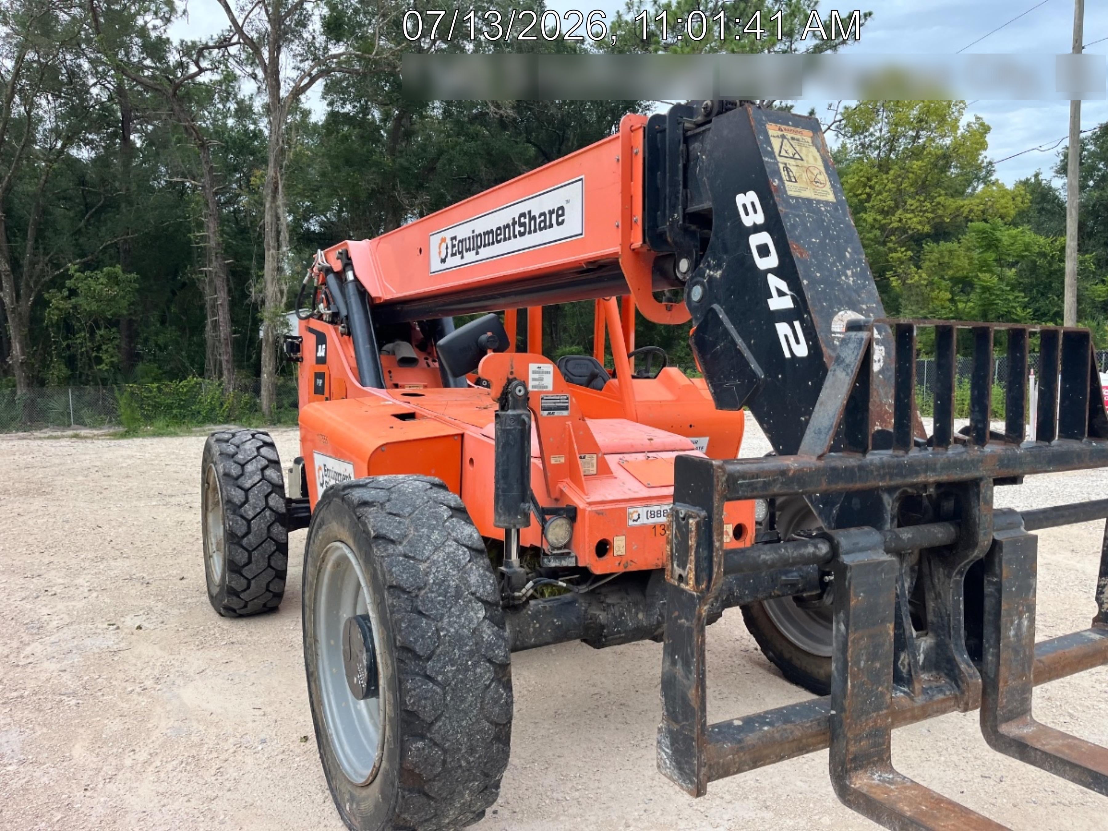 2021 JLG 8042
