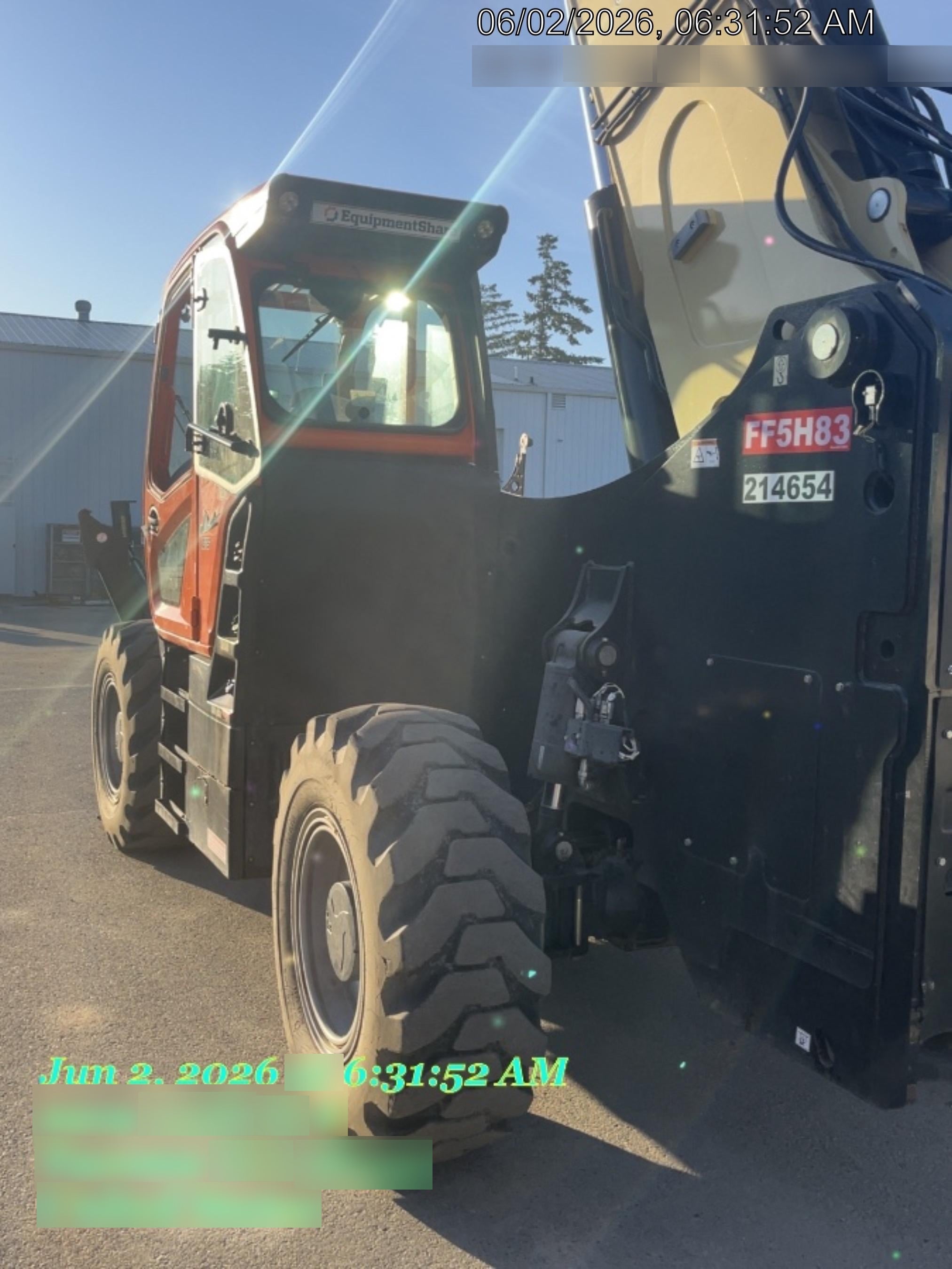 2022 JLG 1075