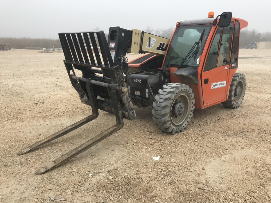 2020 JLG G5-18A Cab/Heat/Air, NM Solid Tires, Beacon w/48" Carriage, 48" Pallet Forks
