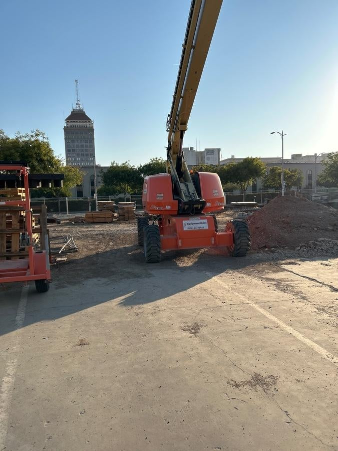 2020 JLG 660SJ