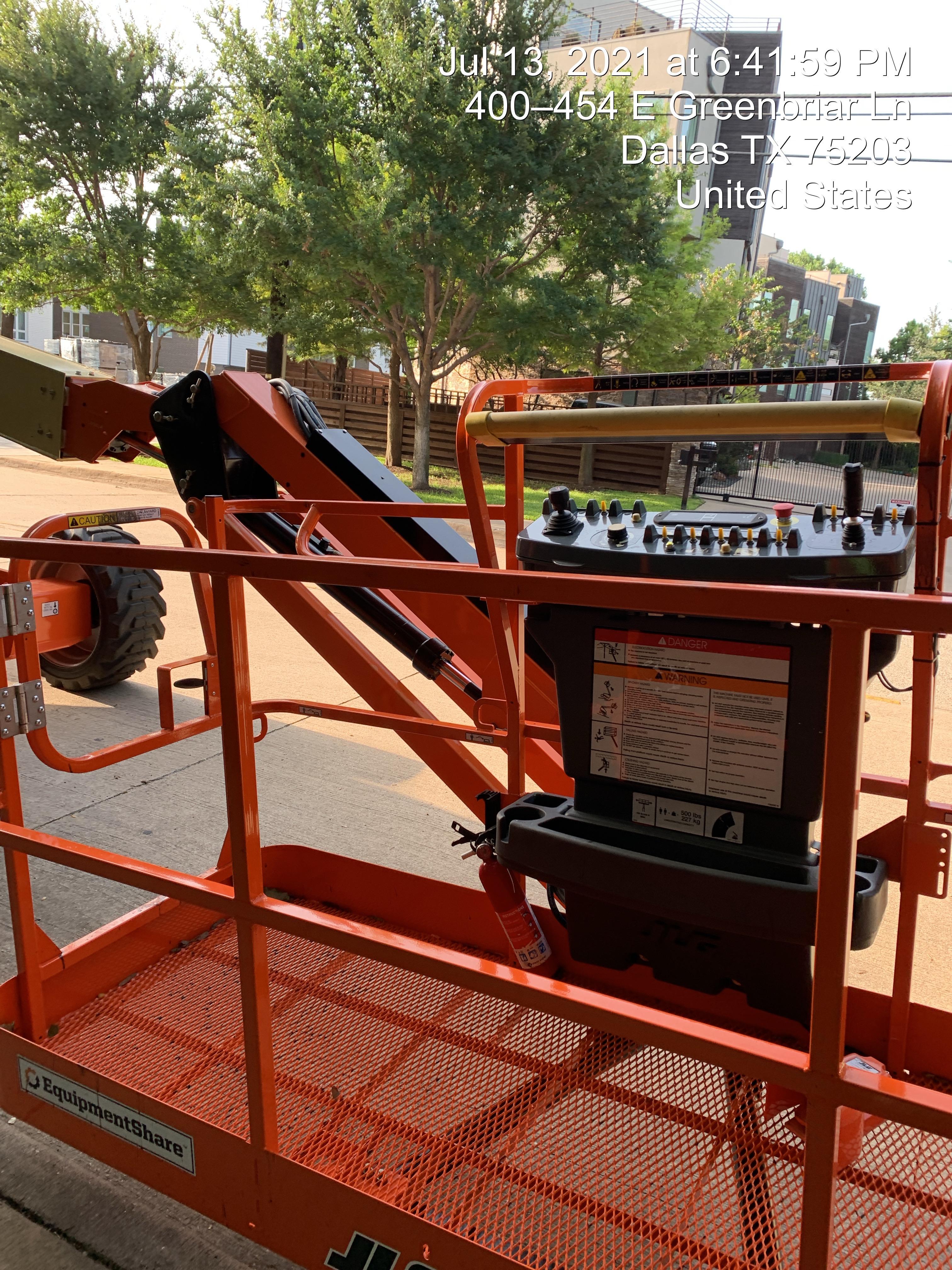 2021 JLG 600AJ