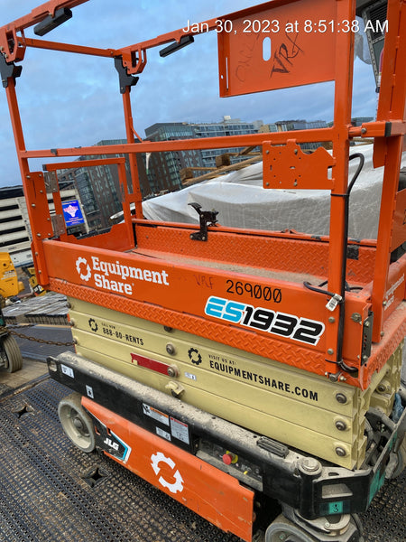 2022 JLG ES1932