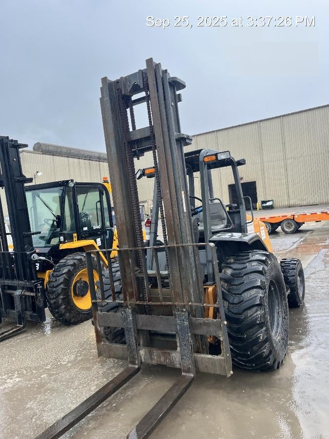 2019 CASE 588H