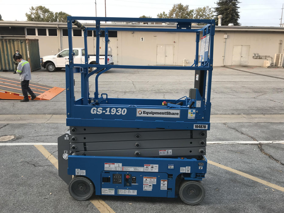 2020 Genie GS-1930 Solid Non Marking Tires, Beacon, Folding rails with half height swing gate, 800W Inverter