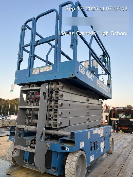 2019 Genie GS-4047 Folding rails with half height swing gate
