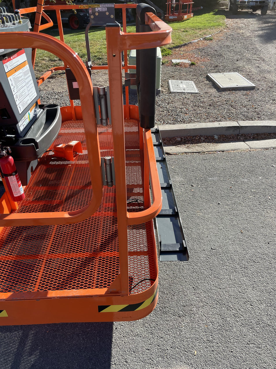 2022 JLG 660SJ