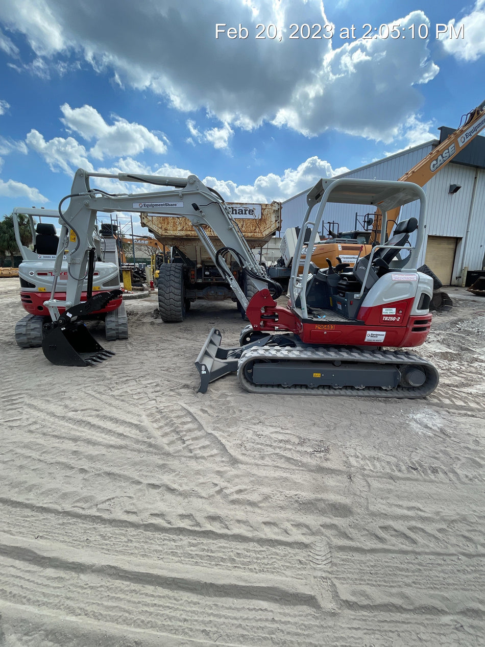 2023 TAKEUCHI TB250-2R