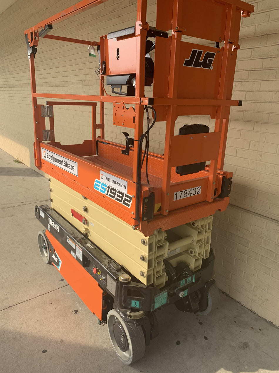 2021 JLG ES1932