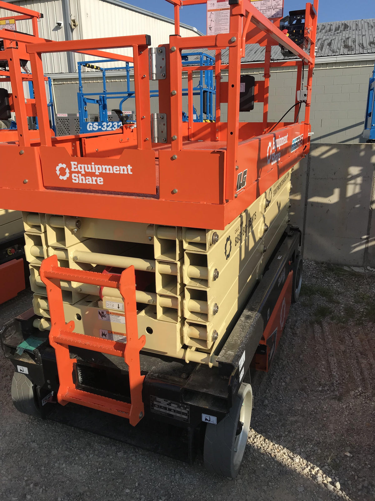 2022 JLG ES3246