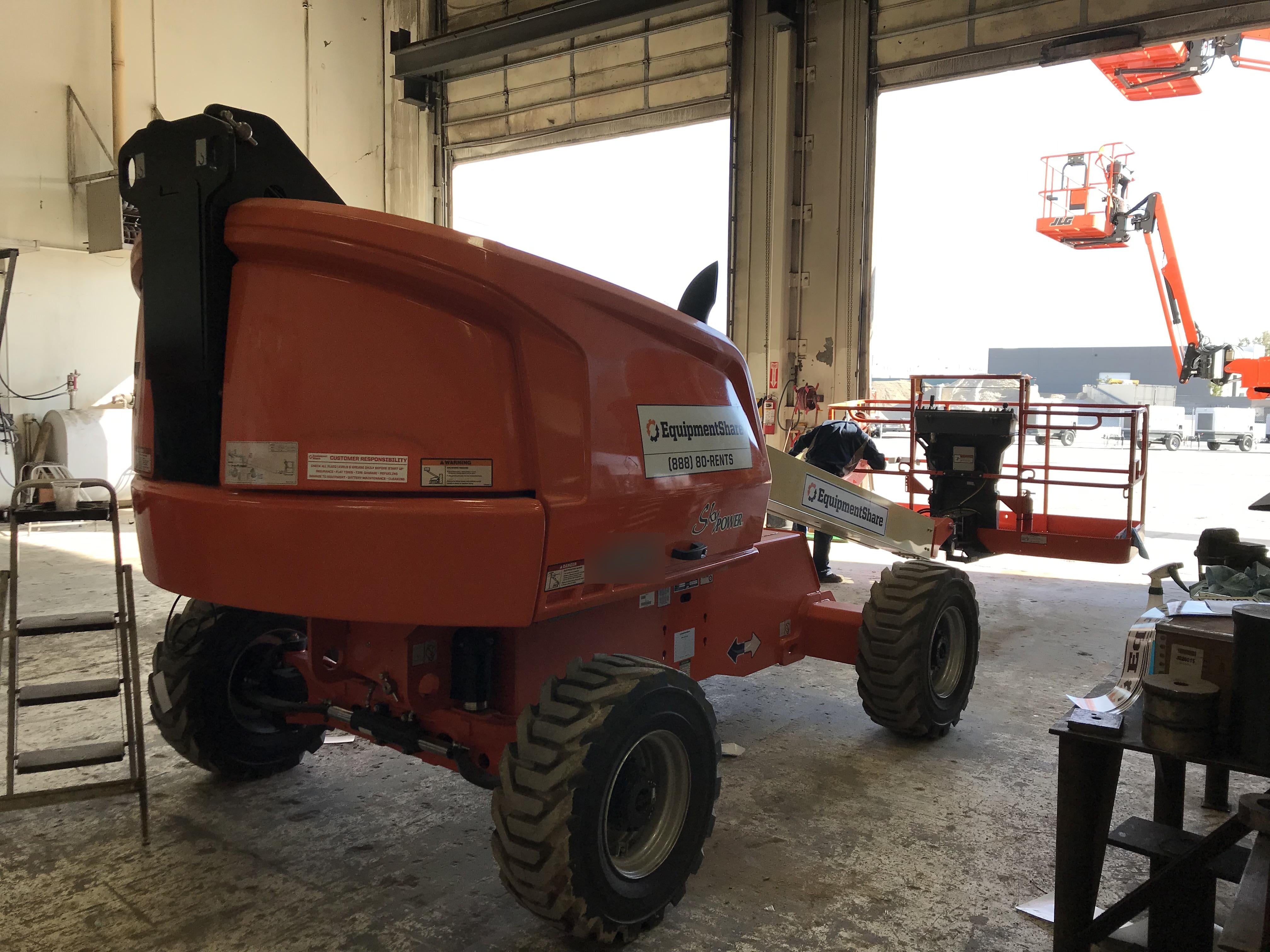 2019 JLG 400S