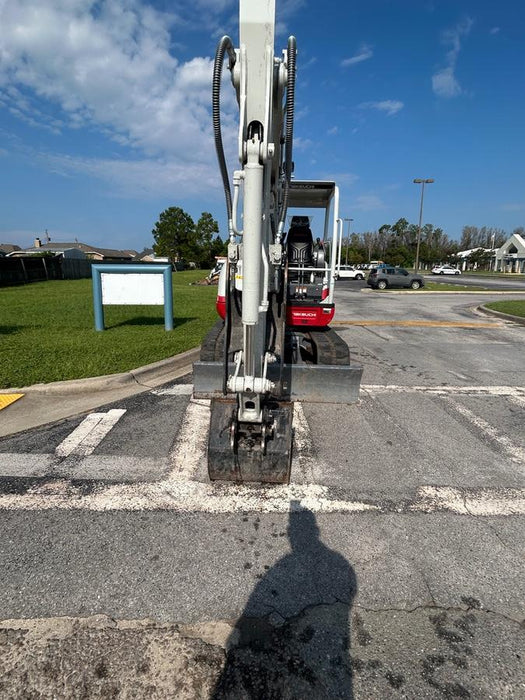 2025 TAKEUCHI 24" Bucket Takeuchi