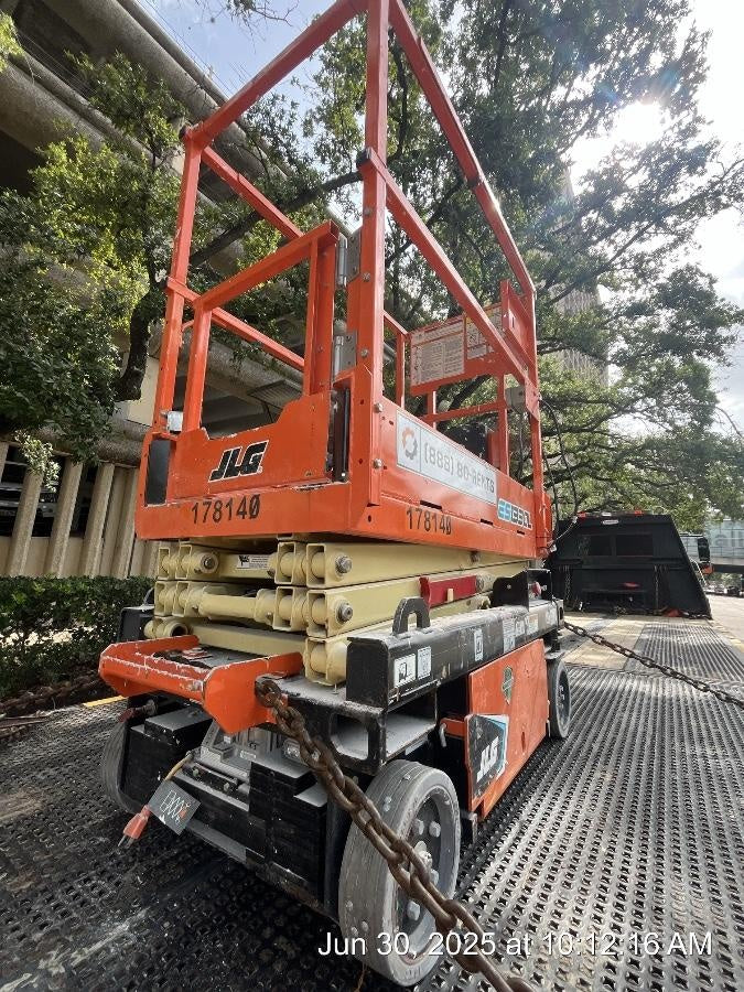 2021 JLG ES1330L