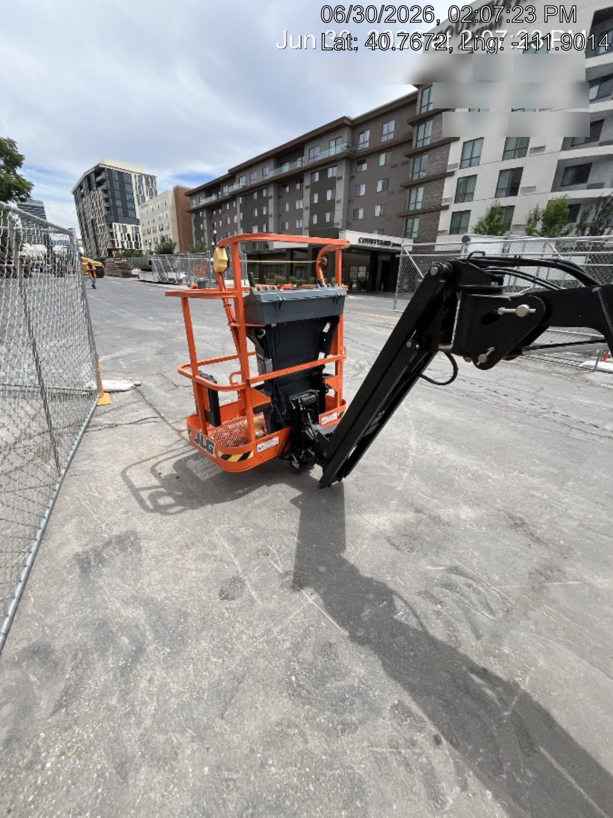 2024 JLG E300AJP