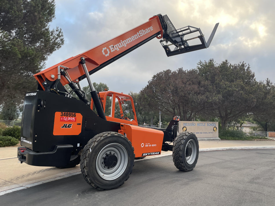 2023 SKYTRAK 8042