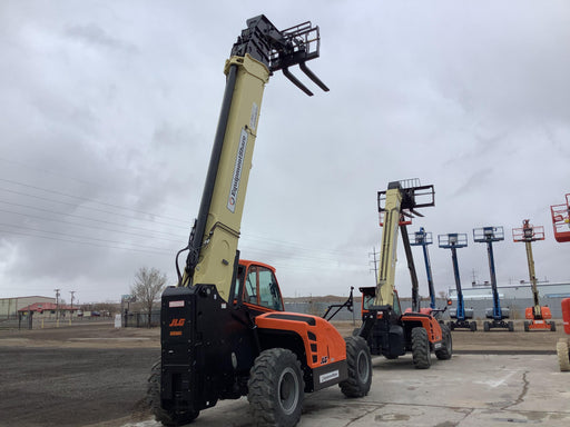 2021 JLG 1075