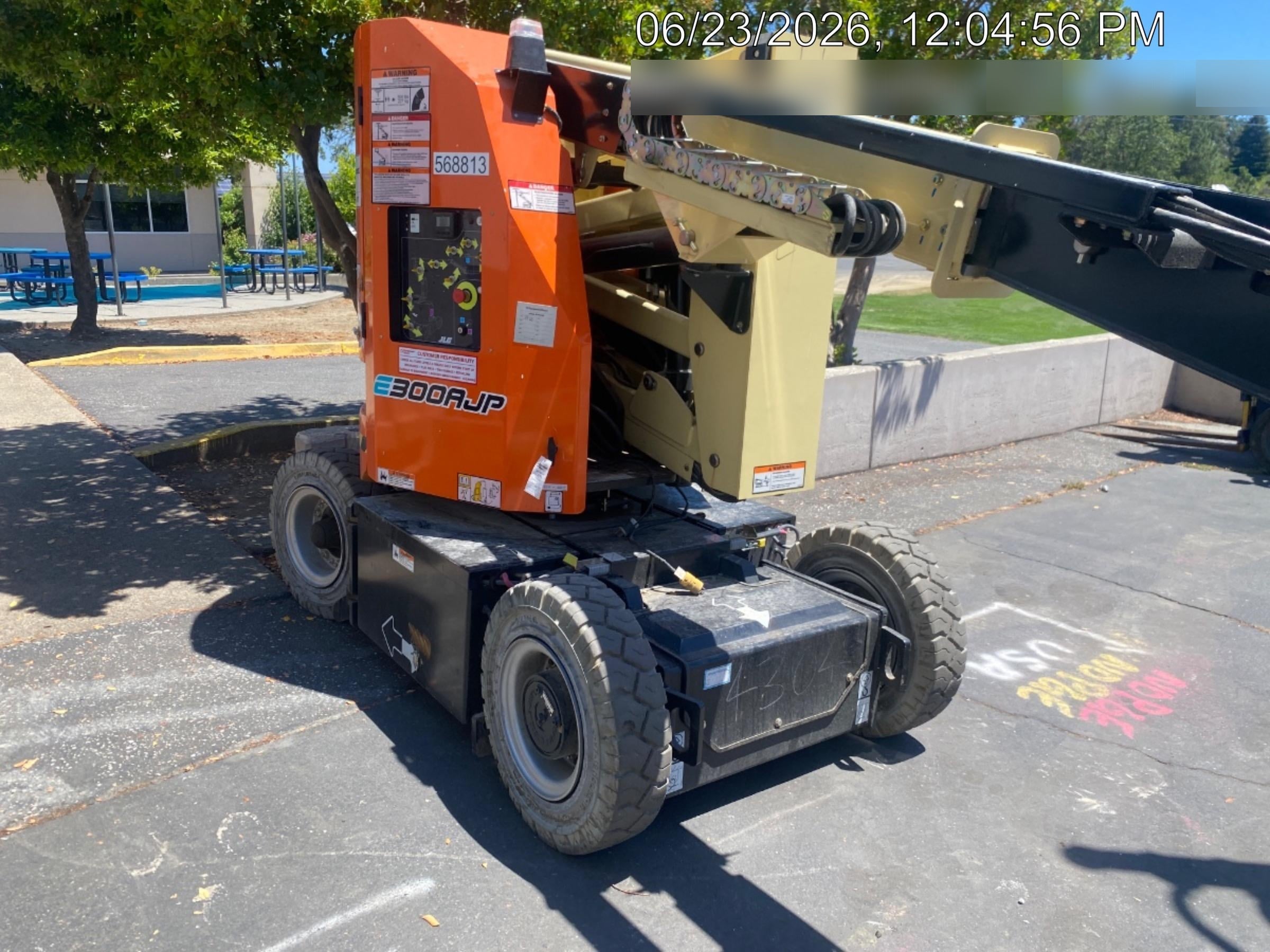 2025 JLG E300AJP