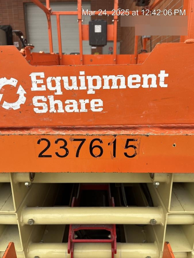 2022 JLG ES3246