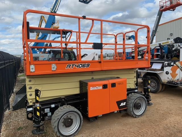 2021 JLG RT4069