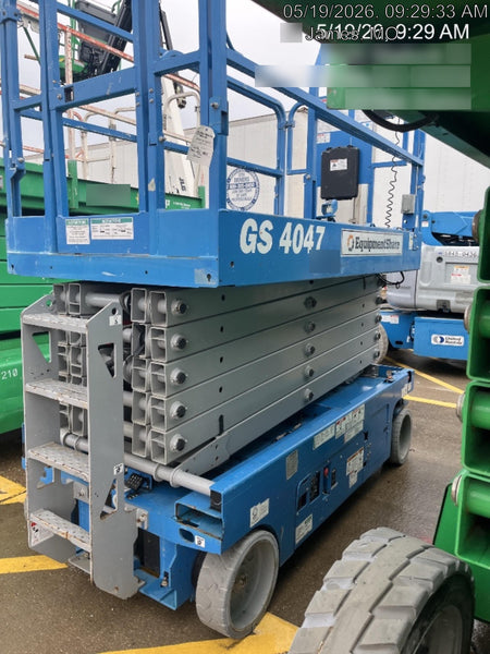 2019 Genie GS-4047 Folding rails with half height swing gate