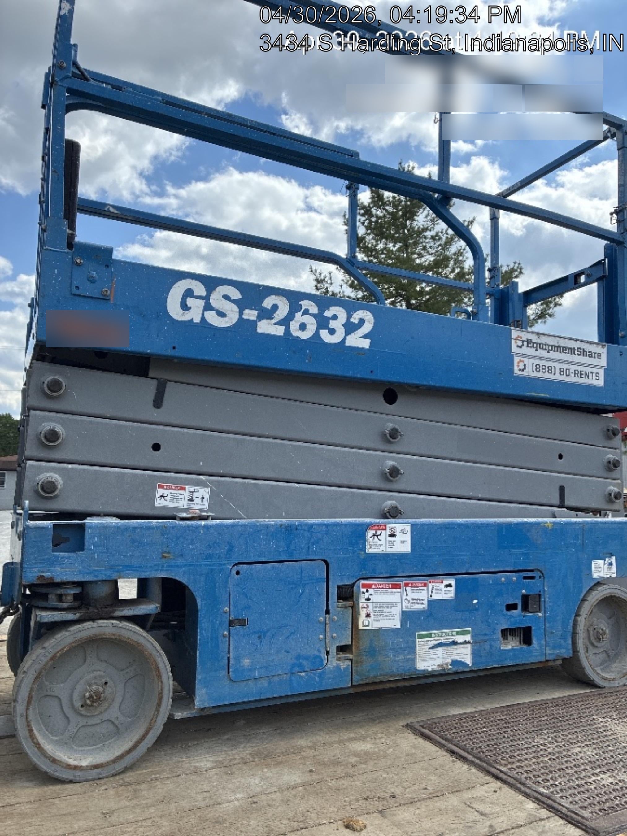 2019 Genie GS-2632 Folding rails with half height swing gate
