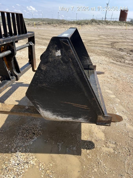 2017 SKYTRAK 70" Bucket, Telehandler 6k-7k