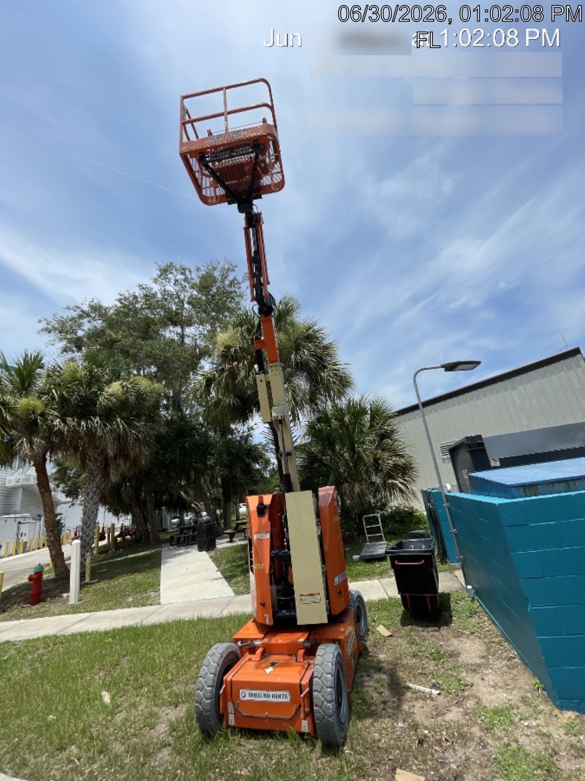 2022 JLG E300AJP