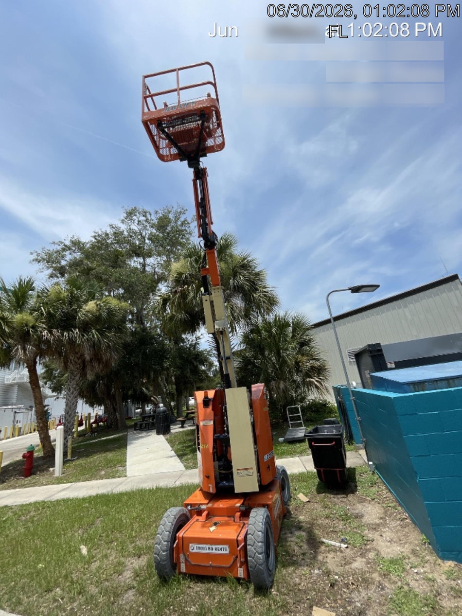 2022 JLG E300AJP