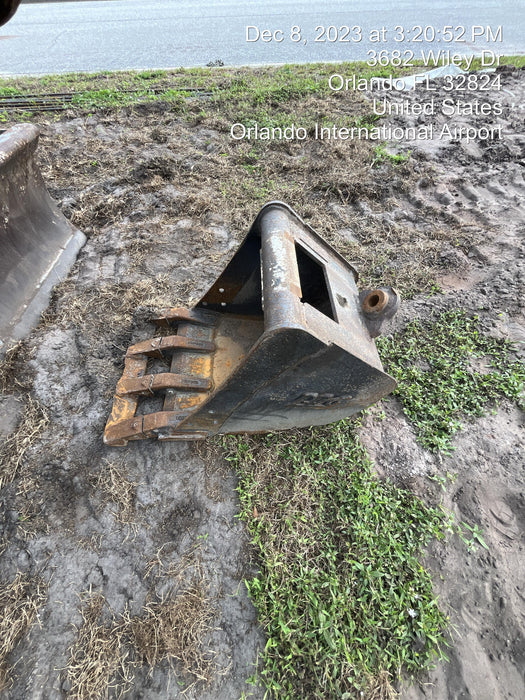 2016 WERK-BRAU 18" Bucket - Werk-Brau