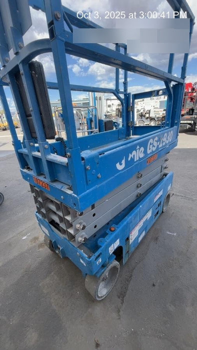 2020 Genie GS-1930 Solid Non Marking Tires, Beacon, Folding rails with half height swing gate, 800W Inverter