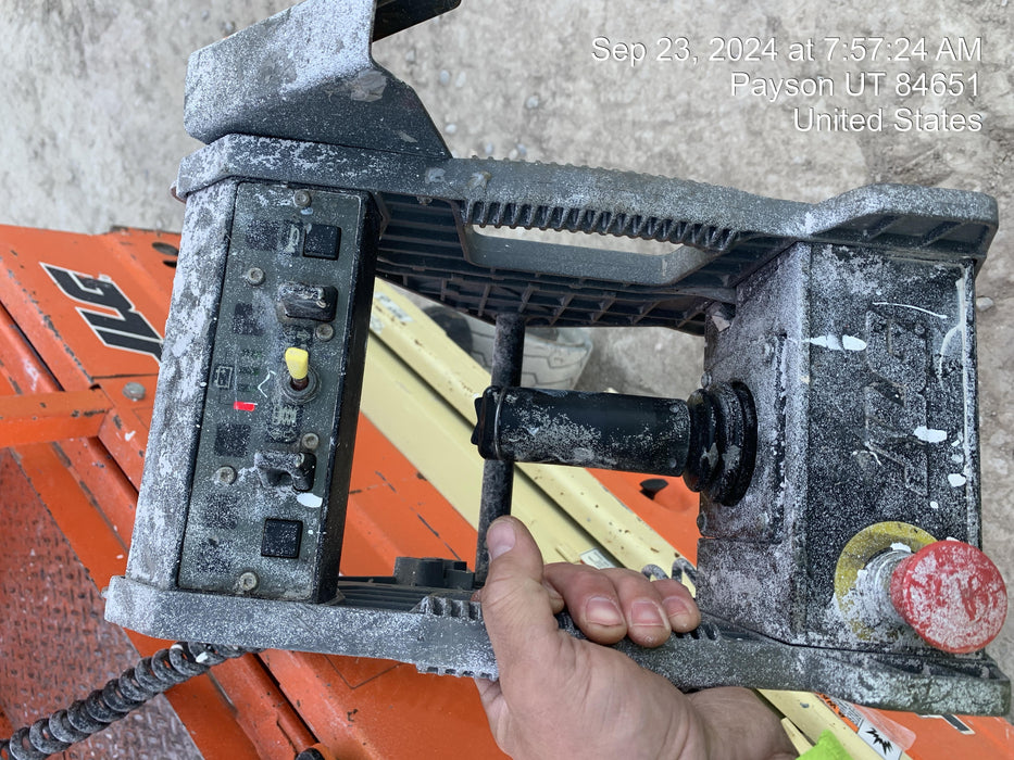 2017 JLG 1930ES Standard Options