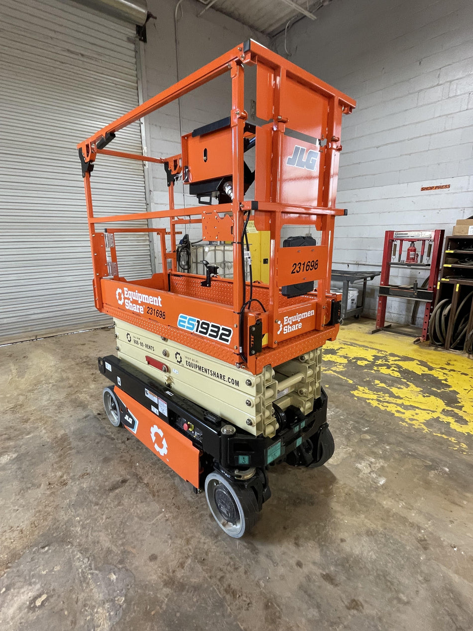 2022 JLG ES1932