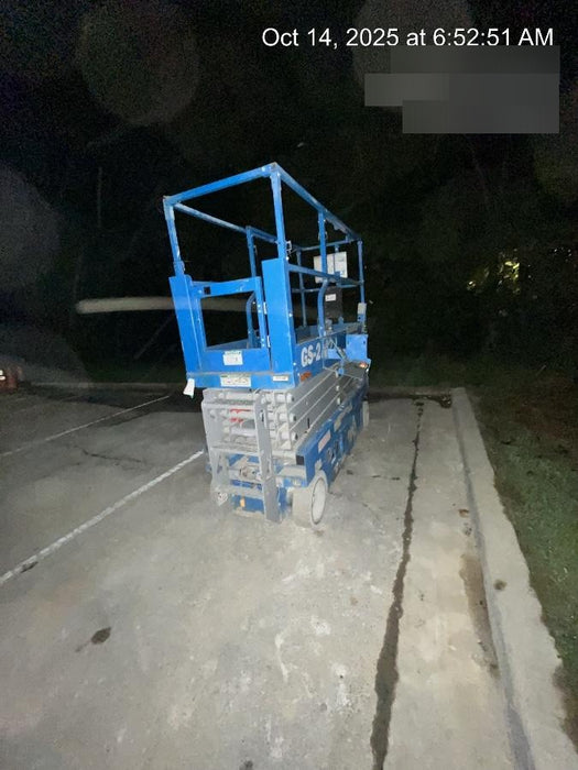 2019 Genie GS-2632 Folding rails with half height swing gate