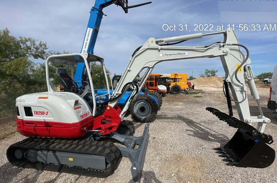 2022 TAKEUCHI TB250-2R
