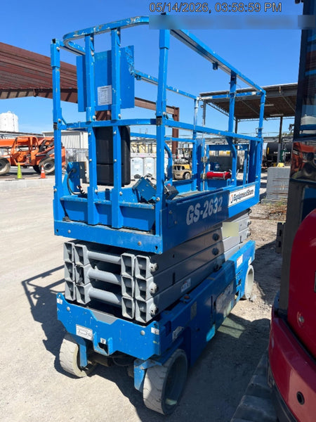 2019 Genie GS-2632 Folding rails with half height swing gate