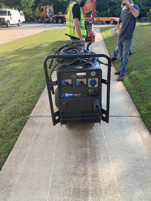 2019 Miller Electric BOBCAT 250 951600 PKG-250 amp Propane Welder, Standard w/Running Gear, Bracket, Hose"250 amp Propane Welder, Standard w/Running Gear, Bracket, Hose