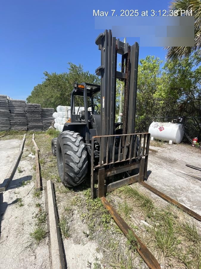 2023 CASE 588H