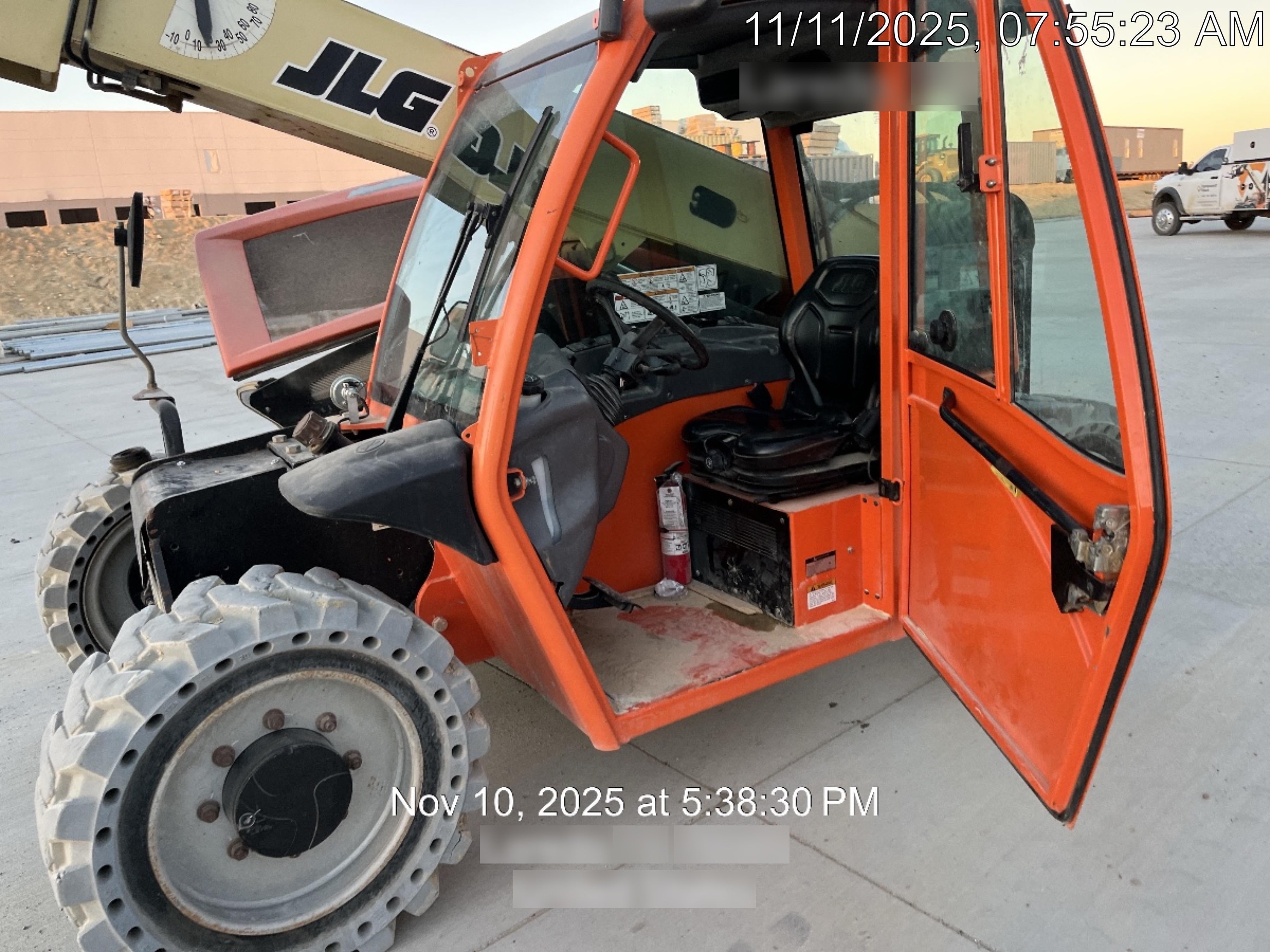 2019 JLG G5-18A Cab/Heat/Air, NM Solid Tires, Beacon w/48" Carriage, 48" Pallet Forks